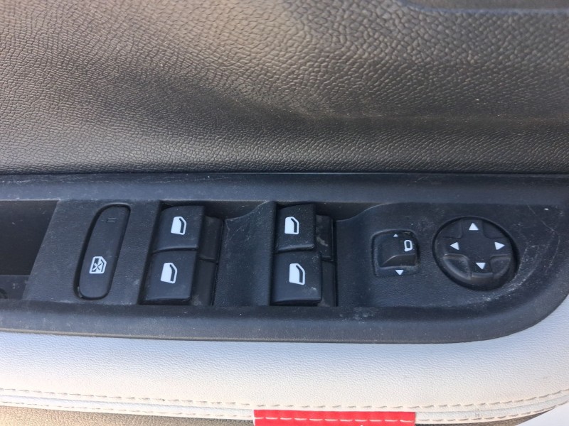 Recambio de mando elevalunas delantero izquierdo para citroën c3 iv 1.2 puretech referencia OEM IAM 98610242ZD C/MANDO RETROVISO