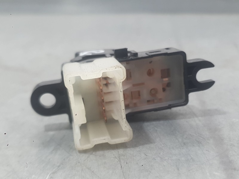 Recambio de mando elevalunas trasero derecho para nissan qashqai ii (j11, j11_) 1.2 dig-t referencia OEM IAM 25411HV02B  
