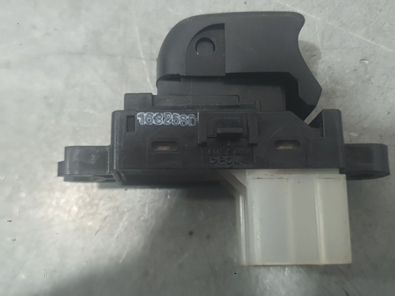 Recambio de mando elevalunas trasero derecho para nissan qashqai ii (j11, j11_) 1.2 dig-t referencia OEM IAM 25411HV02B  