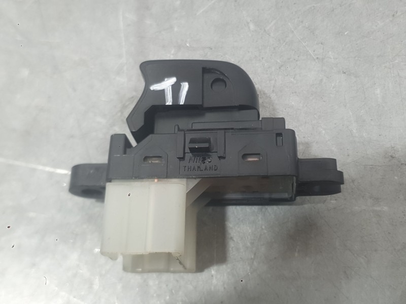 Recambio de mando elevalunas trasero izquierdo para nissan qashqai ii (j11, j11_) 1.2 dig-t referencia OEM IAM 25411HV02B  