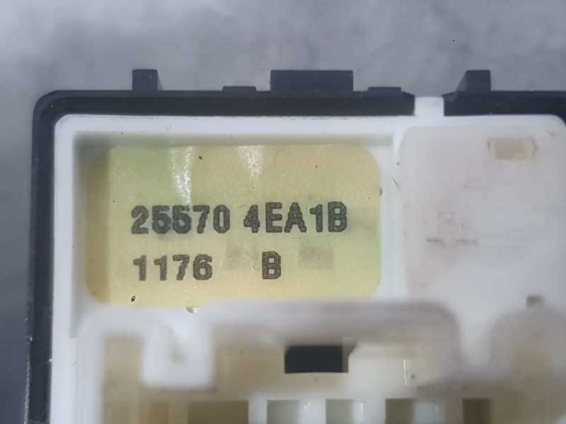 Recambio de mando retrovisor para nissan qashqai ii (j11, j11_) 1.2 dig-t referencia OEM IAM 255704EA1B  