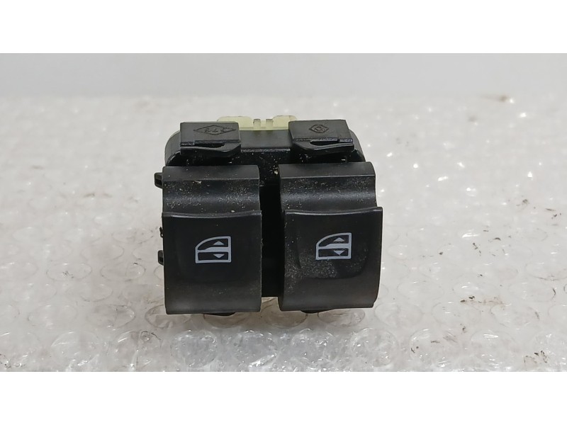 Recambio de mando elevalunas delantero izquierdo para dacia sandero iii 1.0 tce 90 eco-g referencia OEM IAM 254114238R  