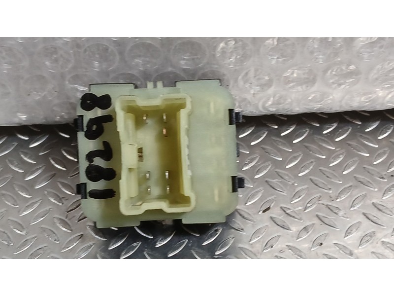 Recambio de mando elevalunas delantero izquierdo para dacia sandero iii 1.0 tce 90 eco-g referencia OEM IAM 254114238R  