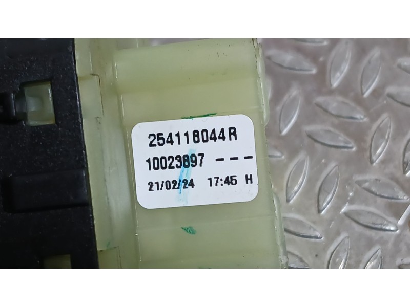 Recambio de mando elevalunas delantero izquierdo para dacia sandero iii 1.0 tce 90 eco-g referencia OEM IAM 254114238R  