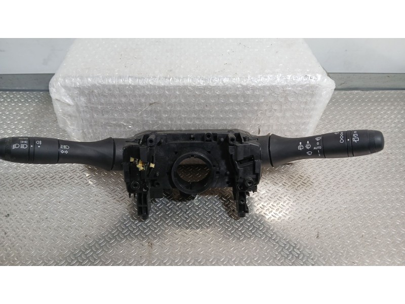 Recambio de mando luces y limpia para dacia sandero iii 1.0 tce 90 eco-g referencia OEM IAM 255674797R  