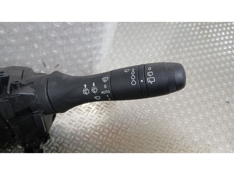 Recambio de mando luces y limpia para dacia sandero iii 1.0 tce 90 eco-g referencia OEM IAM 255674797R  