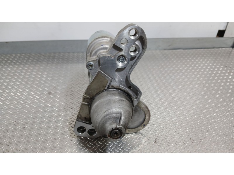 Recambio de motor arranque para dacia sandero iii 1.0 tce 90 eco-g referencia OEM IAM 233008820R  