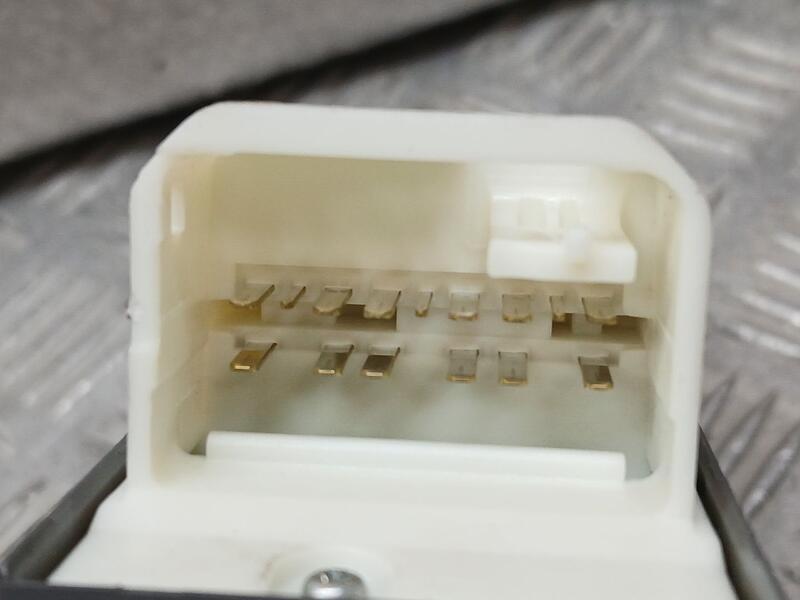 Recambio de mando elevalunas delantero izquierdo para toyota rav 4 exclusive referencia OEM IAM 8482042210  0760T54