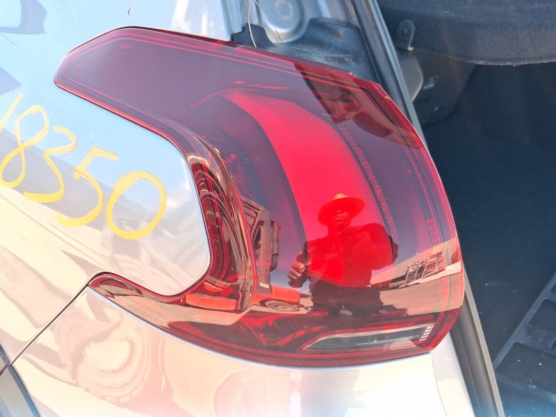 Recambio de piloto trasero izquierdo exterior para peugeot 2008 i (cu_) 1.2 puretech 82 referencia OEM IAM 9826730480  