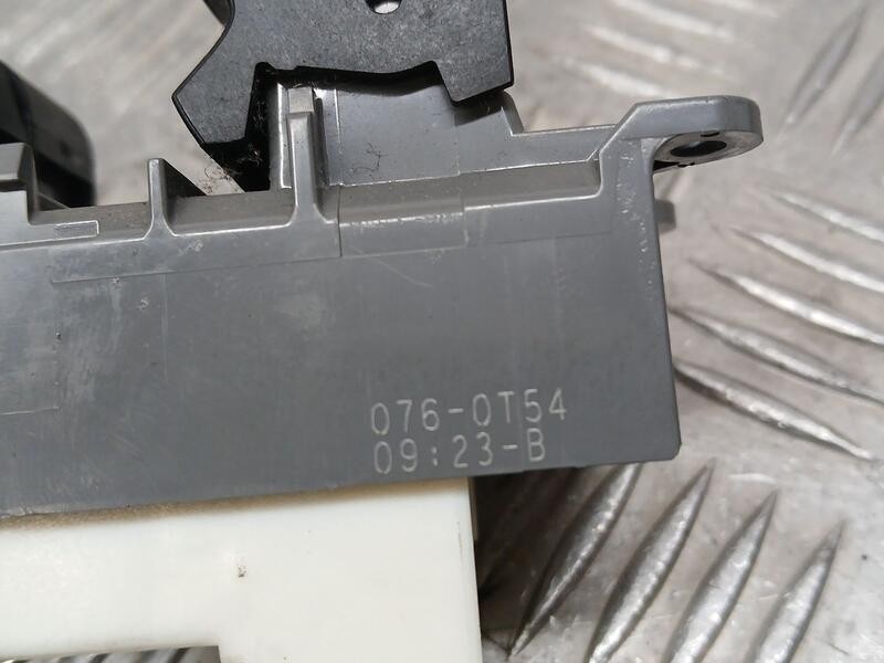 Recambio de mando elevalunas delantero izquierdo para toyota rav 4 exclusive referencia OEM IAM 8482042210  0760T54