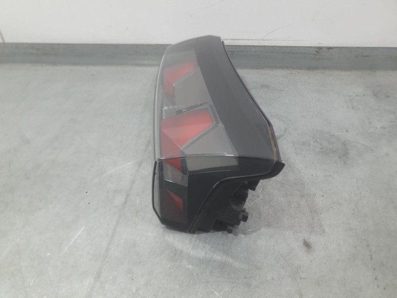 Recambio de piloto trasero derecho interior para peugeot 2008 ii (ud_, us_, uy_, uj_, ur_, uc_) 1.5 bluehdi 130 referencia OEM I