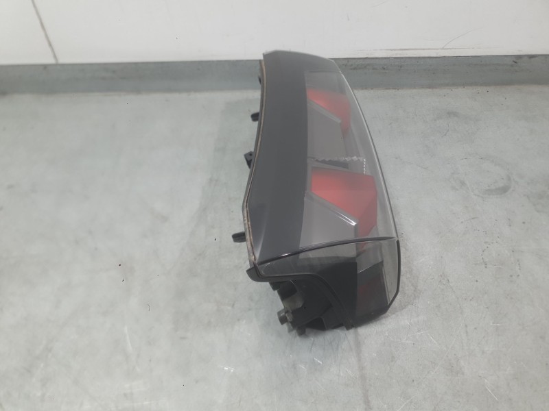 Recambio de piloto trasero izquierdo interior para peugeot 2008 ii (ud_, us_, uy_, uj_, ur_, uc_) 1.5 bluehdi 130 referencia OEM