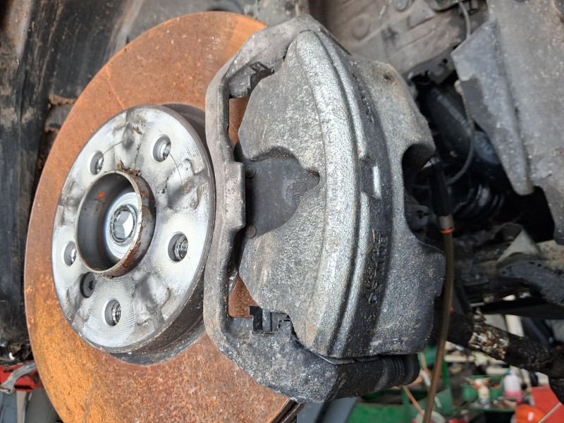 Recambio de pinza freno delantera derecha para bmw serie 1 (f70) 116i referencia OEM IAM 34108846690  