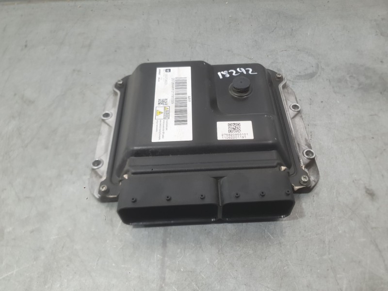Recambio de centralita motor uce para opel astra j sports tourer (p10) 1.7 cdti (35) referencia OEM IAM 55575082  