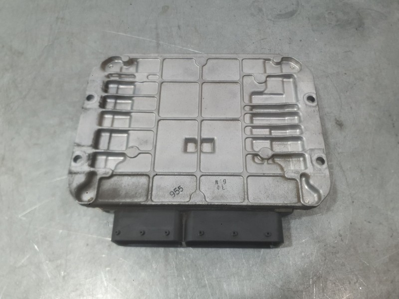 Recambio de centralita motor uce para opel astra j sports tourer (p10) 1.7 cdti (35) referencia OEM IAM 55575082  