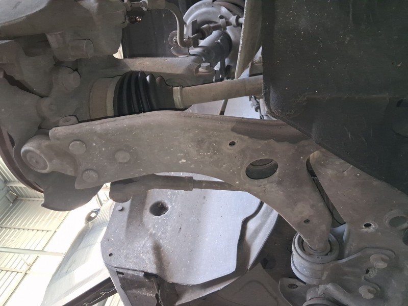 Recambio de brazo suspension inferior delantero derecho para ford focus iv (hn) 1.0 ecoboost referencia OEM IAM 2172992  
