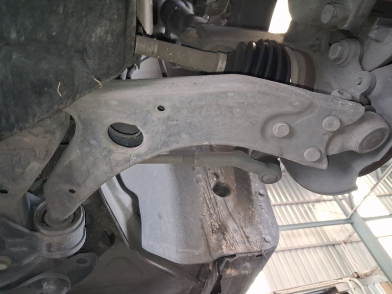 Recambio de brazo suspension inferior delantero izquierdo para ford focus iv (hn) 1.0 ecoboost referencia OEM IAM 2176249  