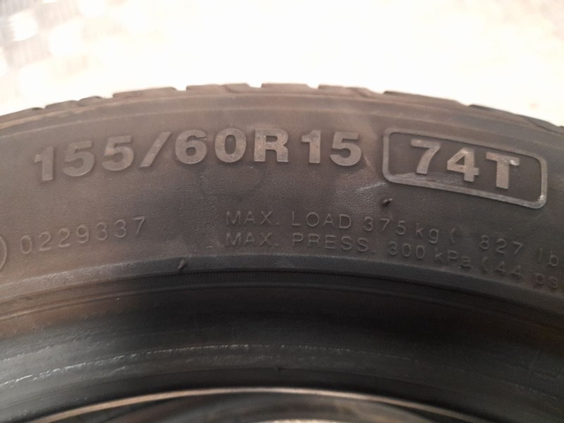 Recambio de neumatico pareja para neumaticos reutilizados - referencia OEM IAM 155601574T KUMHO 155/60/15/74T