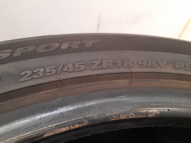 Recambio de neumatico pareja para neumaticos reutilizados - referencia OEM IAM 235451798Y KUMHO 235/45/18/98Y