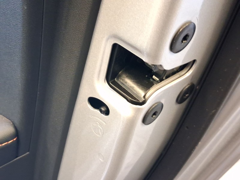 Recambio de cerradura puerta trasera derecha para mg mg 3 (5lfp) mg3 1.5 referencia OEM IAM 11095998  