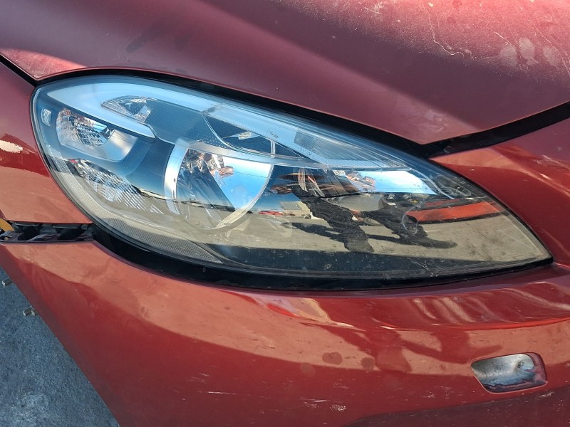 Recambio de faro derecho para volvo v40 hatchback (525) d2 referencia OEM IAM 31283327  