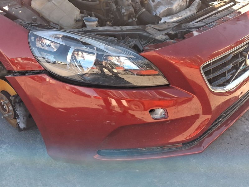 Recambio de paragolpes delantero para volvo v40 hatchback (525) d2 referencia OEM IAM 39820366  