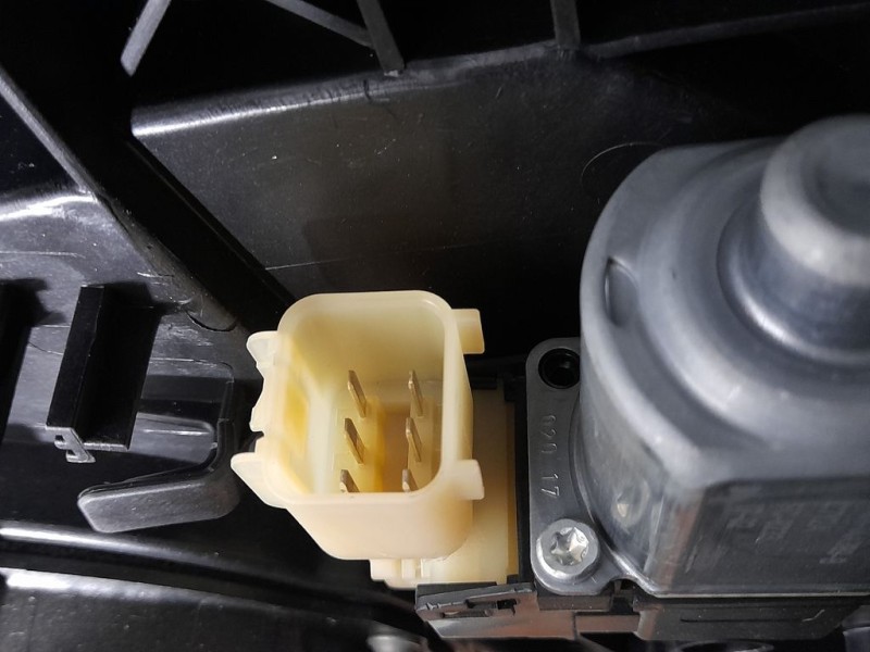 Recambio de elevalunas trasero izquierdo para ford fiesta (ccn) trend referencia OEM IAM C1BBA045H23AC  ELECTRICO 6 PINES