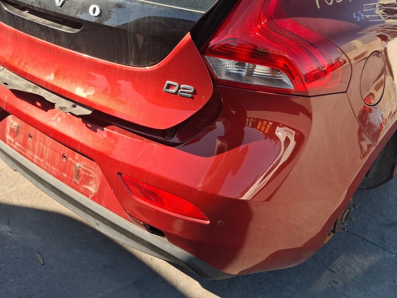 Recambio de paragolpes trasero para volvo v40 hatchback (525) d2 referencia OEM IAM 39820426 ROZADO 