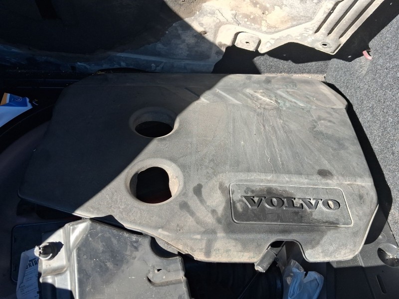 Recambio de tapa motor para volvo v40 hatchback (525) d2 referencia OEM IAM   