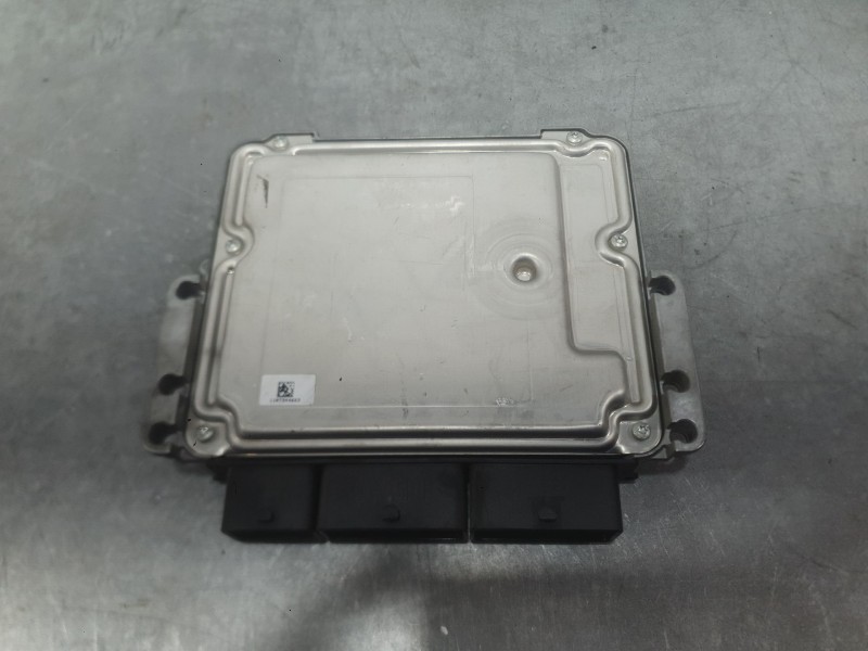 Recambio de centralita motor uce para renault megane iv hatchback (b9a/m/n_) 1.6 dci 130 (b9a4) referencia OEM IAM 237107893R  