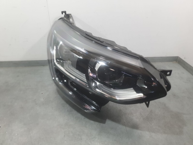 Recambio de faro derecho para renault megane iv hatchback (b9a/m/n_) 1.6 dci 130 (b9a4) referencia OEM IAM 260106878R  