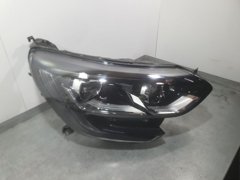 Recambio de faro derecho para renault megane iv hatchback (b9a/m/n_) 1.6 dci 130 (b9a4) referencia OEM IAM 260106878R  