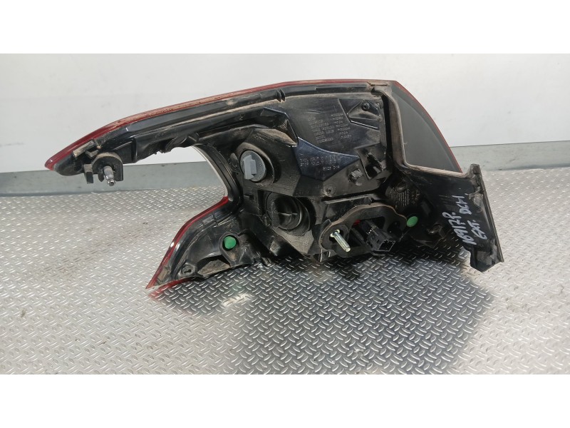 Recambio de piloto trasero derecho exterior para peugeot 308 ii (lb_, lp_, lw_, lh_, l3_) 2.0 bluehdi 150 referencia OEM IAM 967