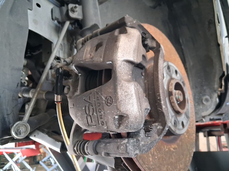 Recambio de pinza freno delantera izquierda para opel grandland / grandland x (a18, p1uo) 1.5 turbo d (75) referencia OEM IAM 16