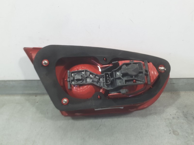 Recambio de piloto trasero derecho interior para seat leon (1p1) 1.9 tdi referencia OEM IAM 1P0945108D  
