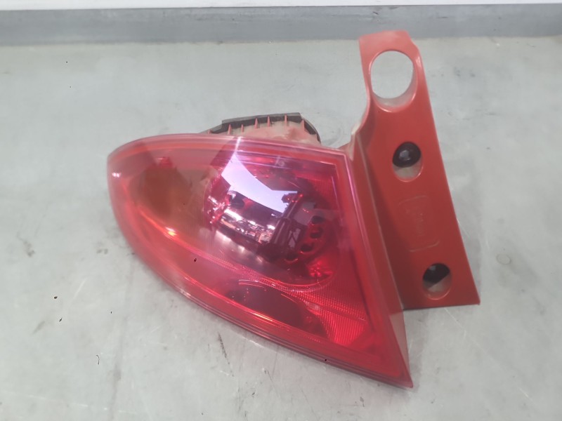 Recambio de piloto trasero izquierdo exterior para seat leon (1p1) 1.9 tdi referencia OEM IAM 1P0945111C  