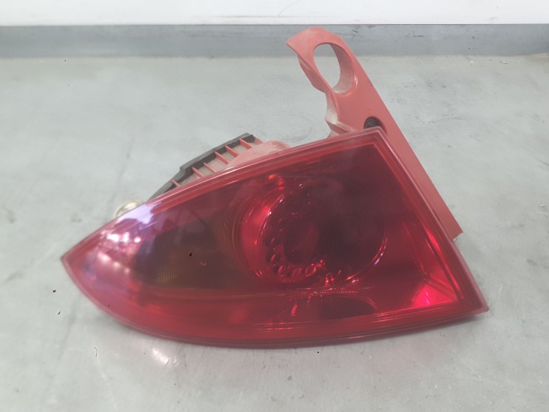 Recambio de piloto trasero izquierdo exterior para seat leon (1p1) 1.9 tdi referencia OEM IAM 1P0945111C  