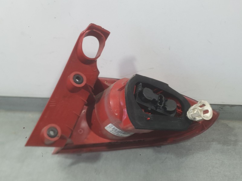 Recambio de piloto trasero izquierdo exterior para seat leon (1p1) 1.9 tdi referencia OEM IAM 1P0945111C  