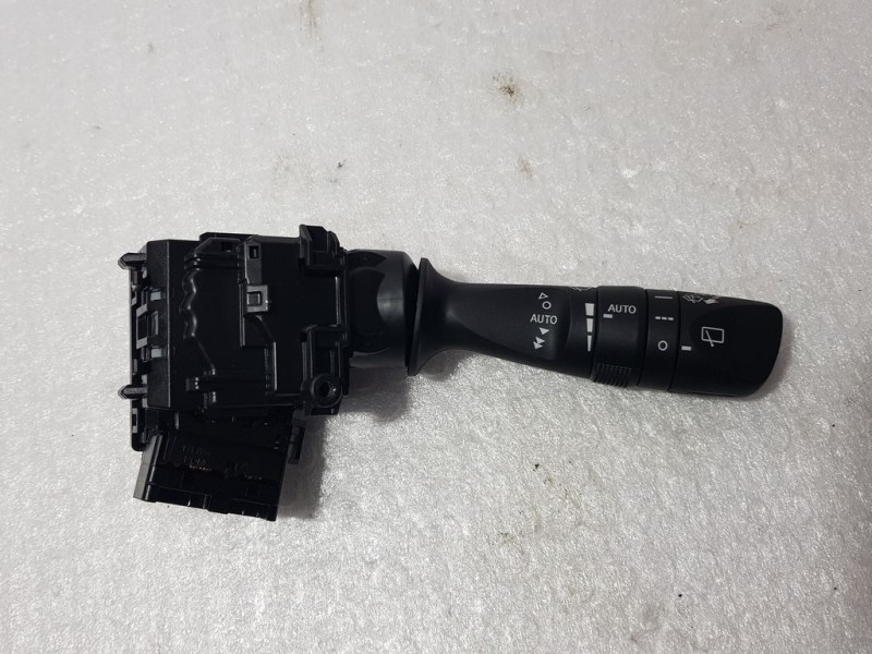 Recambio de mando limpia para toyota auris hybrid active referencia OEM IAM 0267017F858  