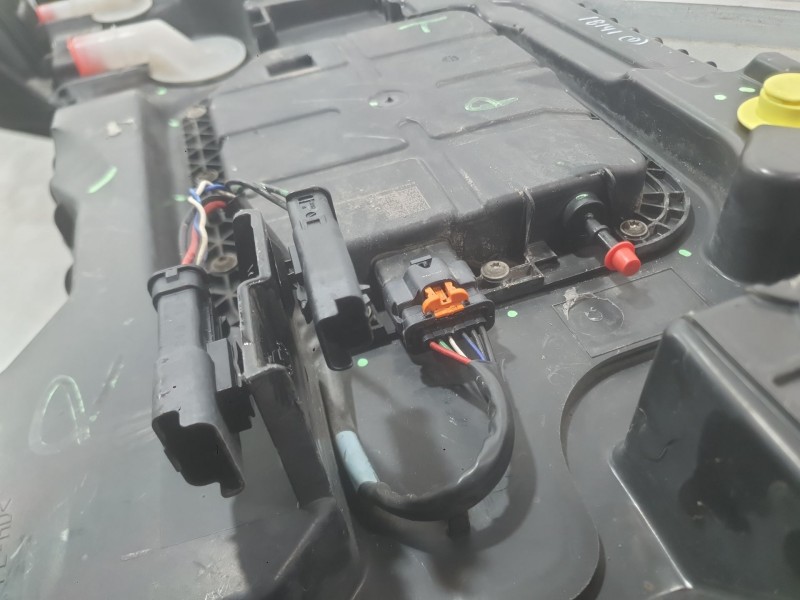 Recambio de deposito adblue para peugeot 3008 ii suv (mc_, mr_, mj_, m4_) 1.5 bluehdi 130 referencia OEM IAM 9810666280  