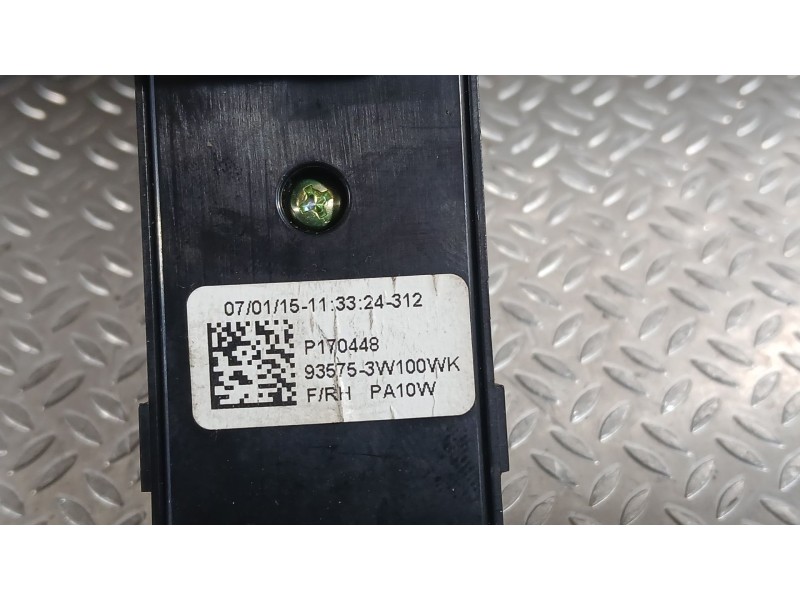 Recambio de mando elevalunas delantero derecho para kia sportage iii (sl) 1.7 crdi referencia OEM IAM 935763W100  