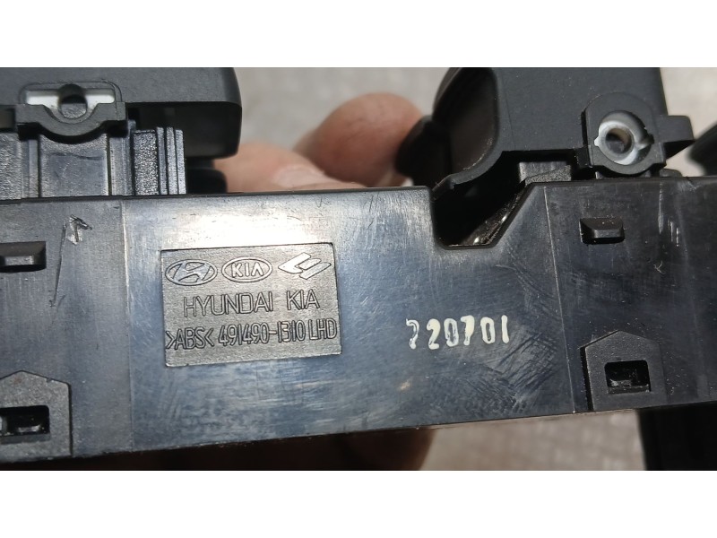 Recambio de mando elevalunas delantero izquierdo para kia sportage iii (sl) 1.7 crdi referencia OEM IAM 935713W300GAH  