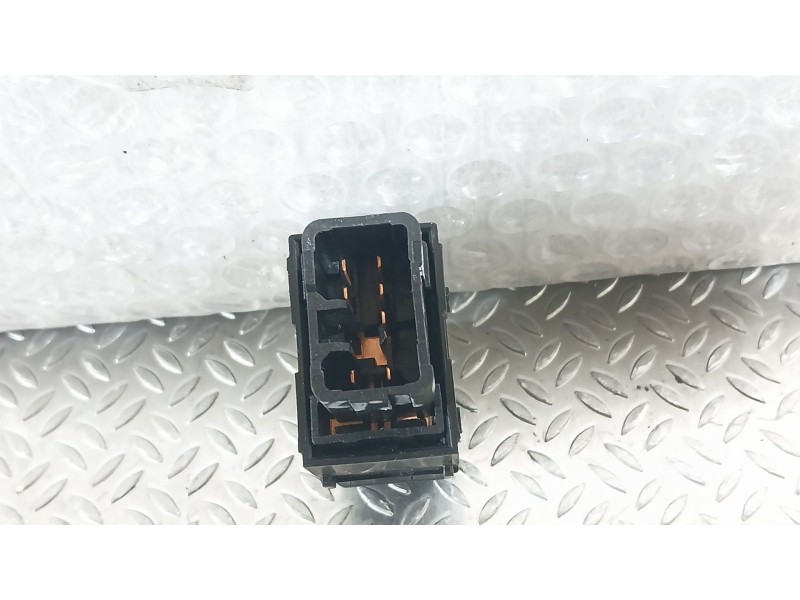 Recambio de mando elevalunas trasero derecho para kia sportage iii (sl) 1.7 crdi referencia OEM IAM 935803W900WK  