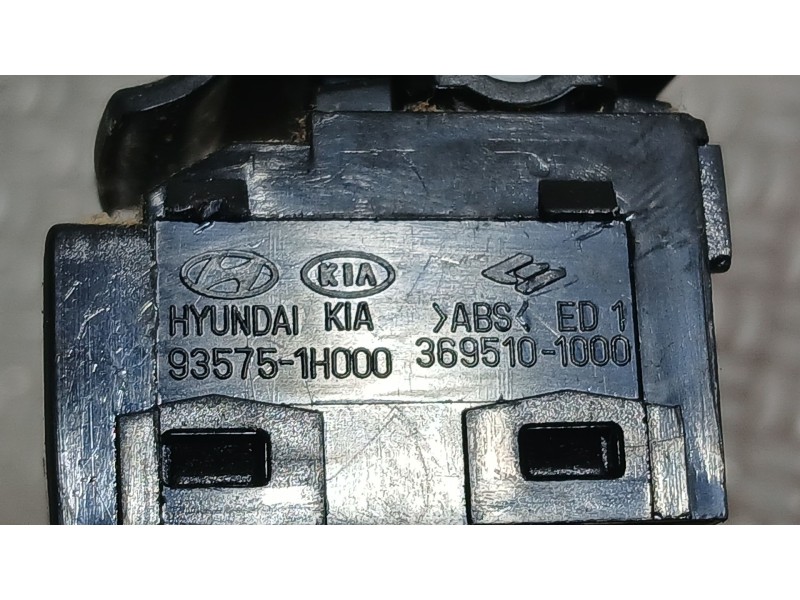 Recambio de mando elevalunas trasero derecho para kia sportage iii (sl) 1.7 crdi referencia OEM IAM 935803W900WK  