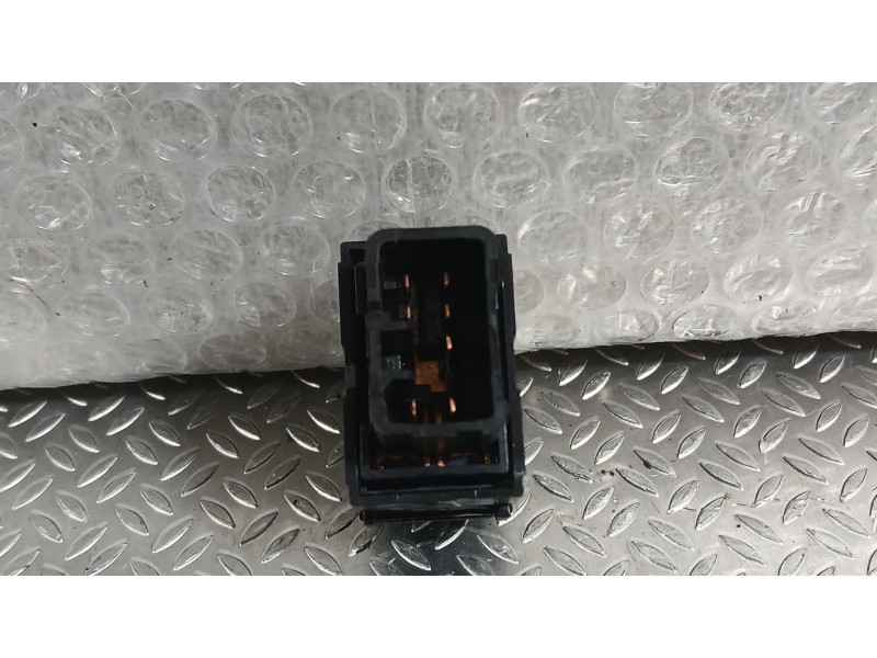Recambio de mando elevalunas trasero izquierdo para kia sportage iii (sl) 1.7 crdi referencia OEM IAM 935803W000WK  