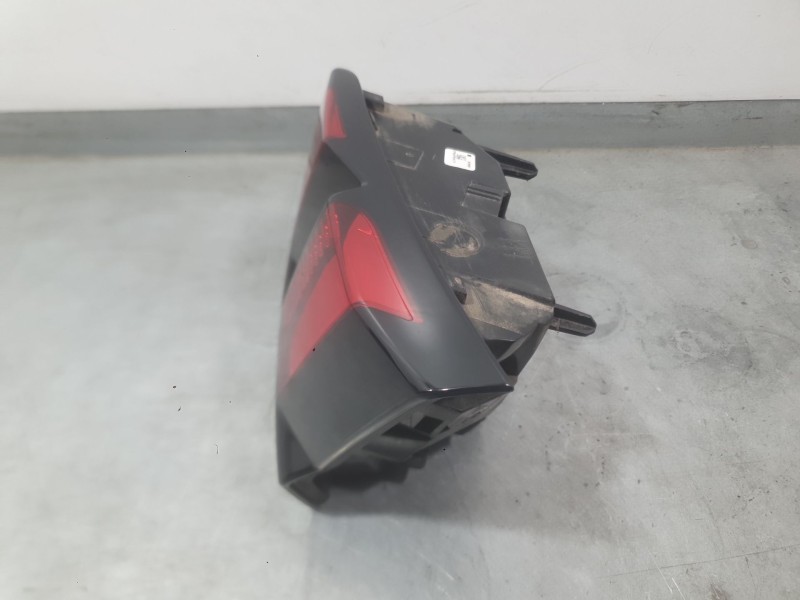 Recambio de piloto trasero derecho interior para peugeot 3008 ii suv (mc_, mr_, mj_, m4_) 1.5 bluehdi 130 referencia OEM IAM 981