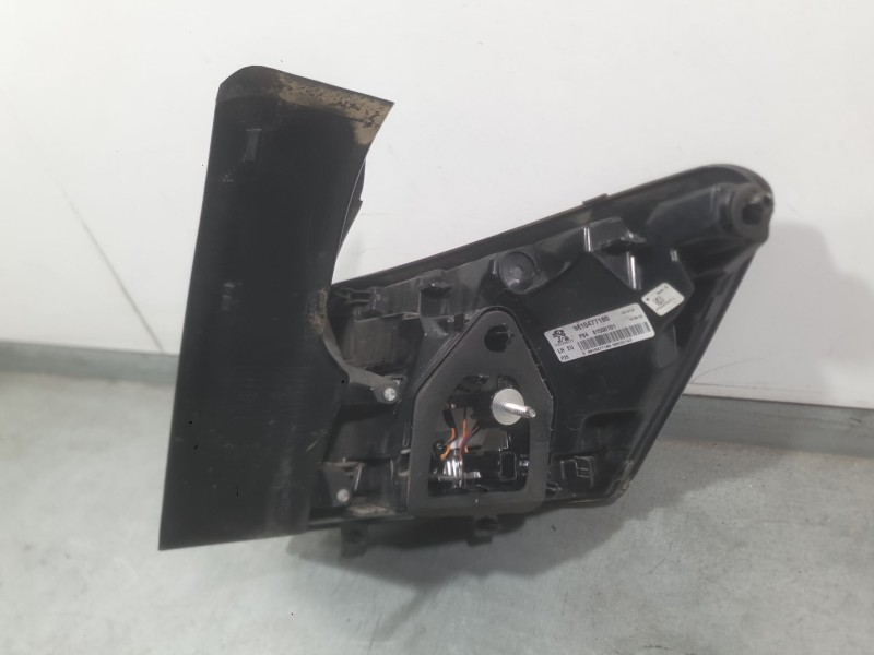 Recambio de piloto trasero izquierdo exterior para peugeot 3008 ii suv (mc_, mr_, mj_, m4_) 1.5 bluehdi 130 referencia OEM IAM 9