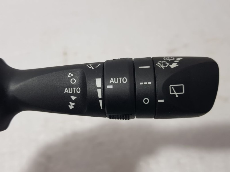 Recambio de mando limpia para toyota auris hybrid active referencia OEM IAM 0267017F858  