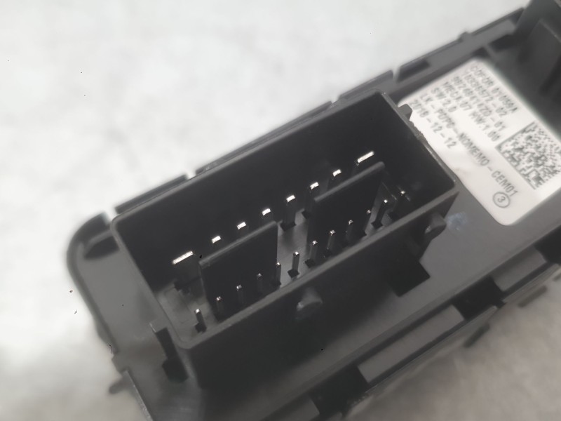 Recambio de mando elevalunas delantero izquierdo para peugeot 3008 ii suv (mc_, mr_, mj_, m4_) 1.5 bluehdi 130 referencia OEM IA