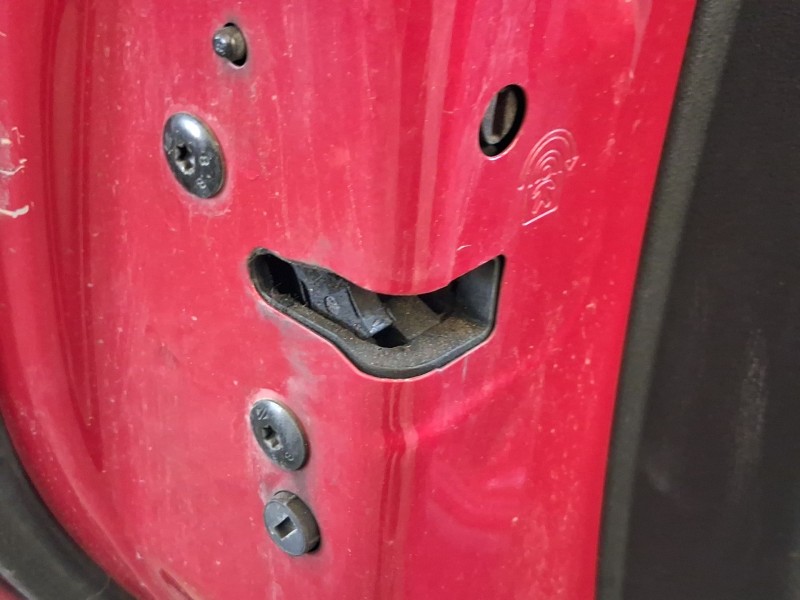 Recambio de cerradura puerta trasera izquierda para citroën c3 iii (sx) 1.6 bluehdi 75 referencia OEM IAM 9812398580  
